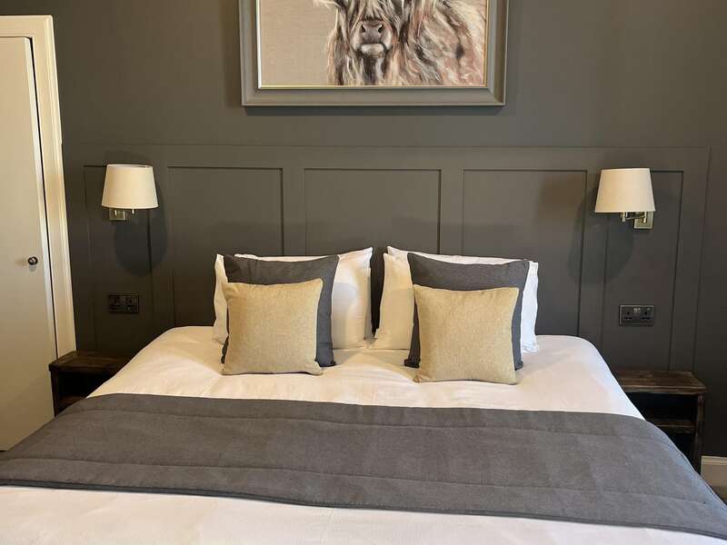 Standard Super Kingsize Room En-suite with shower (Room Only) - First Floor with River View